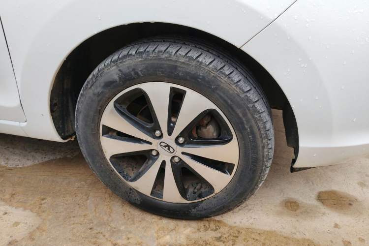 Used Cowin C3R 2015 1.5L Manual Gold Diamond Edition Right Front Wheel Hub