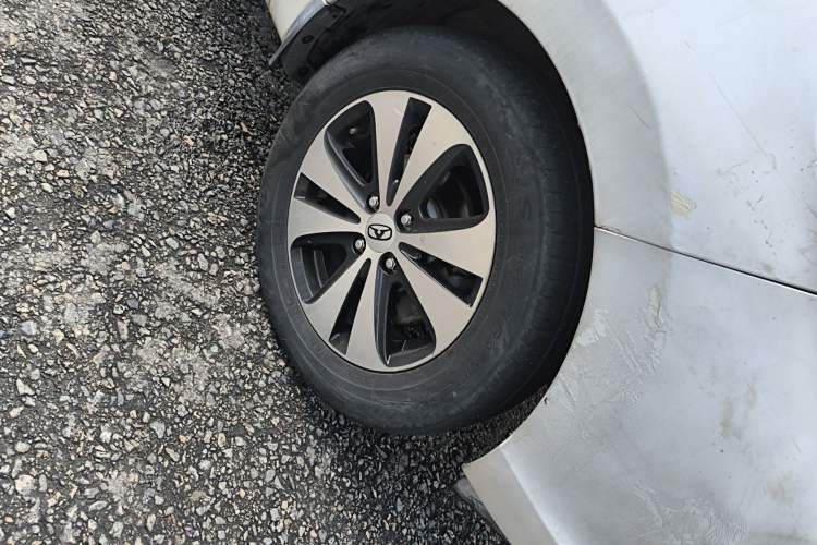 Used Cowin C3R 2015 1.5L Manual Yellow Diamond Edition Right Front Wheel Hub