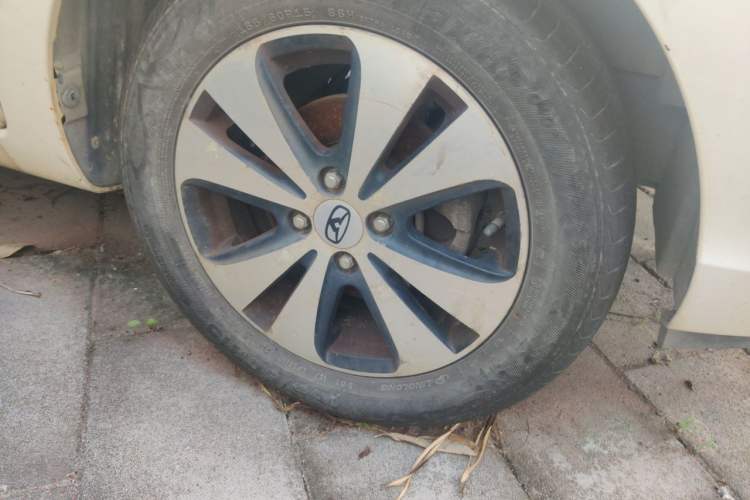 Used Cowin C3R 2015 1.5L Manual Yellow Diamond Edition Right Front Wheel Hub