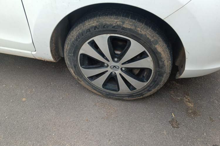 Used Cowin C3R 2015 1.5L Manual Gold Diamond Edition Right Front Wheel Hub