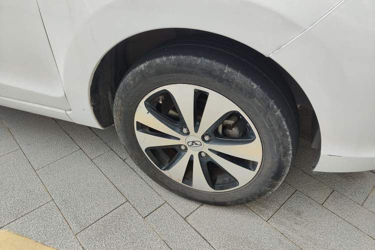Used Cowin C3R 2015 1.5L Manual Gold Diamond Edition Right Front Wheel Hub