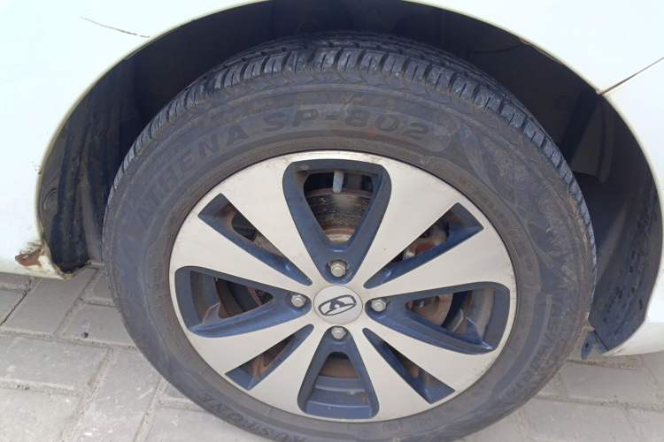 Used Cowin C3R 2015 1.5L AMT Gold Diamond Edition Right Front Wheel Hub