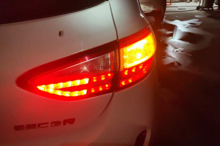 Used Cowin C3R 2015 1.5L AMT Gold Diamond Edition Right Rear Taillight