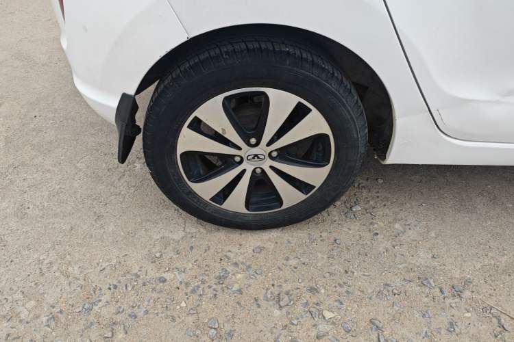 Used Cowin C3R 2015 1.5L AMT Gold Diamond Edition Right Rear Wheel Hub