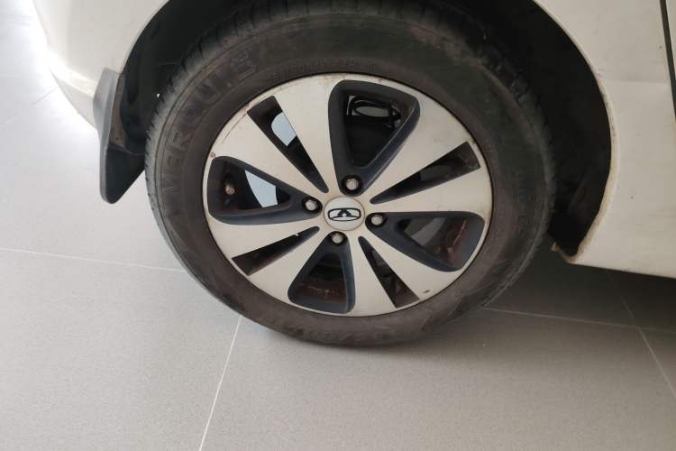 Used Cowin C3R 2015 1.5L Manual Gold Diamond Edition Right Rear Wheel Hub