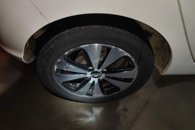 Used Cowin C3R 2015 1.5L AMT Gold Diamond Edition Right Rear Wheel Hub