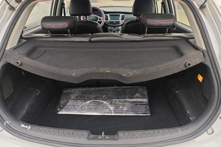 Used Cowin C3R 2015 1.5L AMT Gold Diamond Edition Trunk