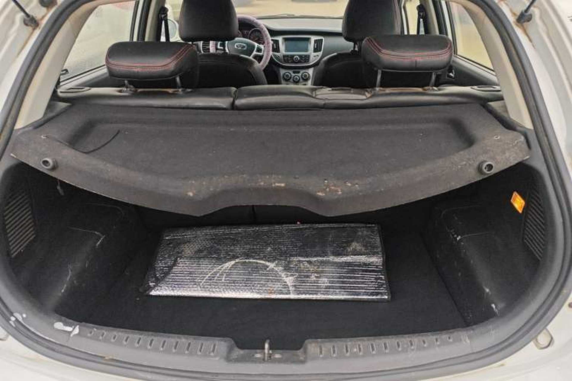 Used Cowin C3R 2015 1.5L AMT Gold Diamond Edition Trunk