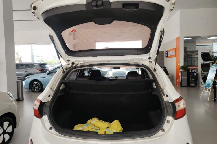 Used Cowin C3R 2015 1.5L Manual Gold Diamond Edition Trunk
