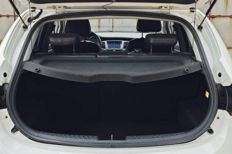 Used Cowin C3R 2015 1.5L Manual Gold Diamond Edition Trunk