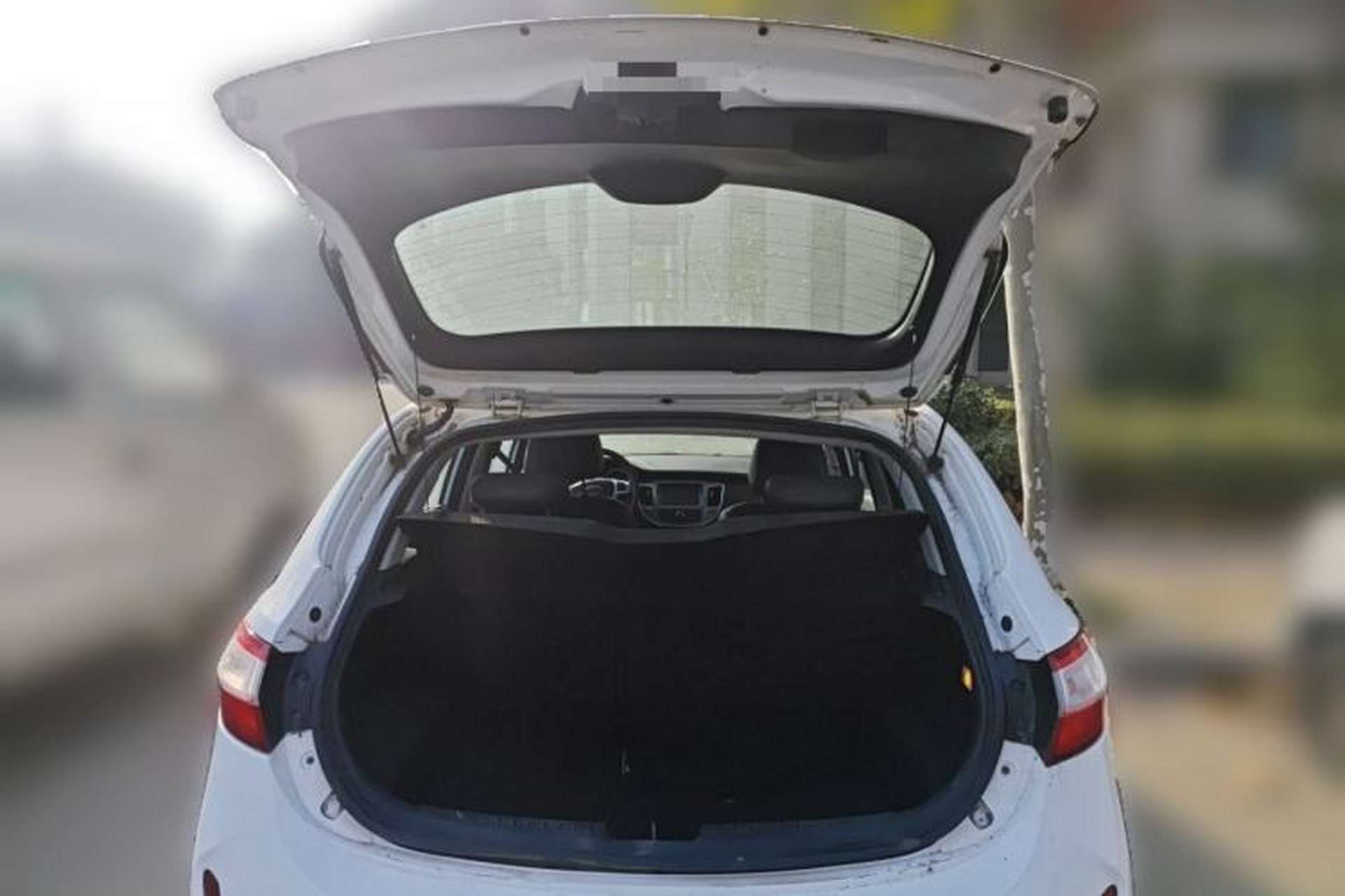 Used Cowin C3R 2015 1.5L AMT Gold Diamond Edition Trunk