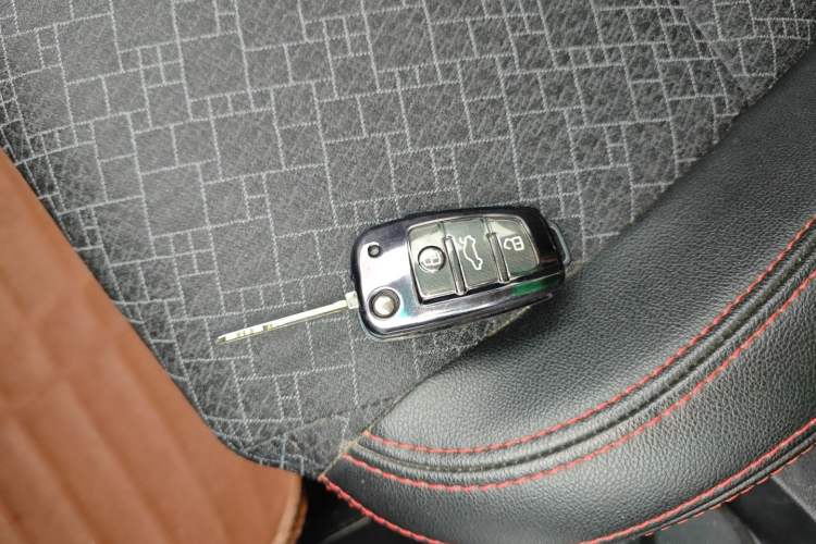 Used Cowin C3R 2015 1.5L AMT Gold Diamond Edition Vehicle Key
