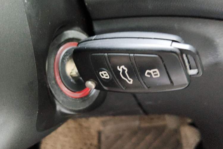 Used Cowin C3R 2015 1.5L AMT Gold Diamond Edition Vehicle Key