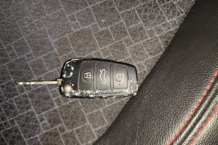 Used Cowin C3R 2015 1.5L AMT Gold Diamond Edition Vehicle Key