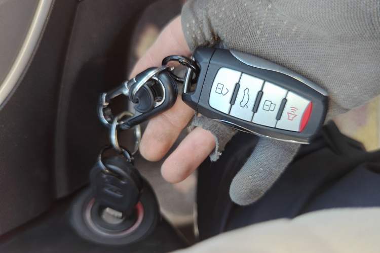Used Cowin C3R 2015 1.5L AMT Gold Diamond Edition Vehicle Key