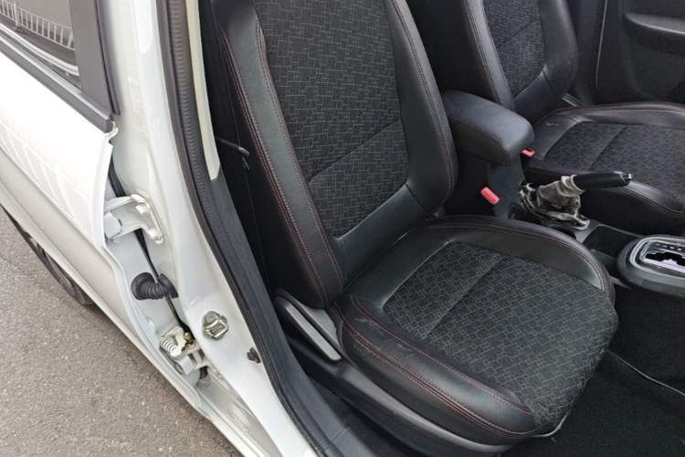 Used Cowin C3R 2016 1.5L Automatic Hongzuan Edition Right Front Seat