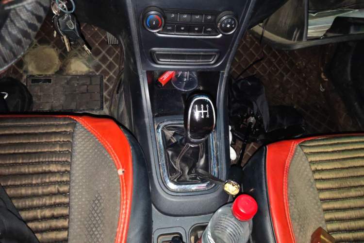 Used Cowin E3 2018 1.5L Manual Luxury Model Gear Lever