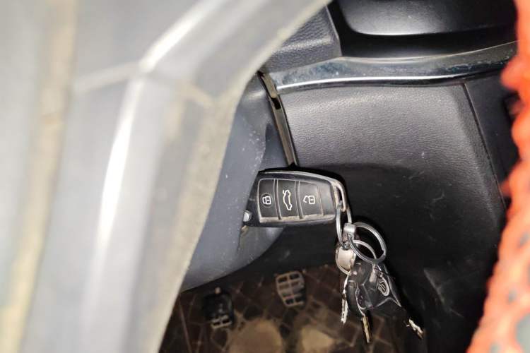 Used Cowin E3 2018 1.5L Manual Luxury Model Vehicle Key