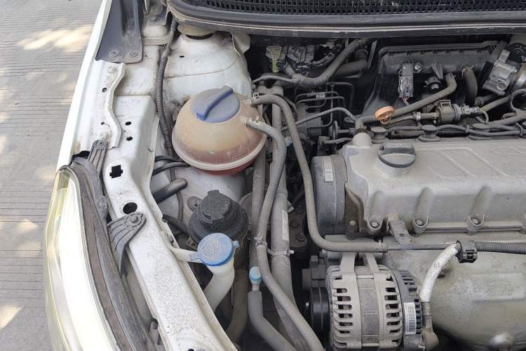 Used Cowin E3 2018 1.5L Automatic Luxury Version Engine Bay Right