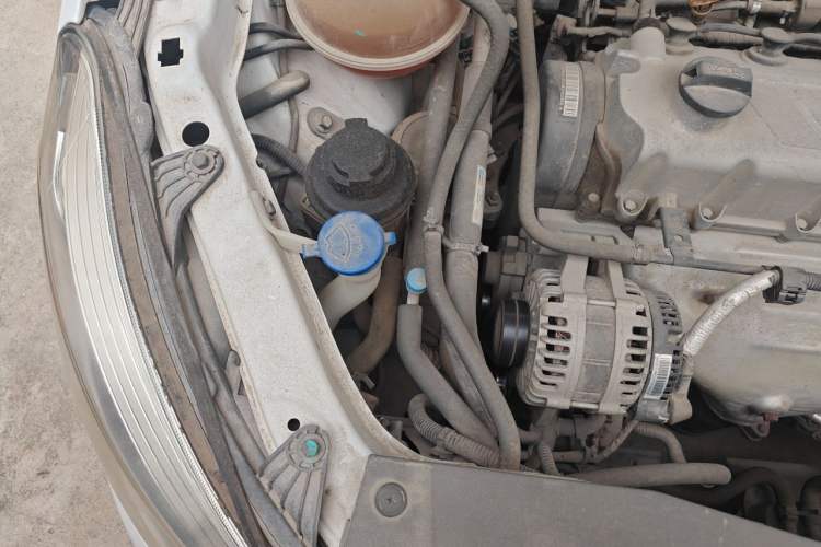 Used Cowin E3 2018 1.5L Automatic Luxury Version Engine Bay Right