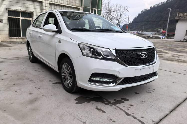 Used Cowin E3 2018 1.5L Automatic Luxury Version Exterior 5
