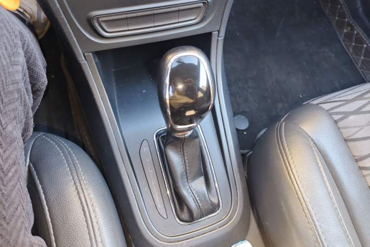 Used Cowin E3 2018 1.5L Automatic Luxury Version Gear Lever