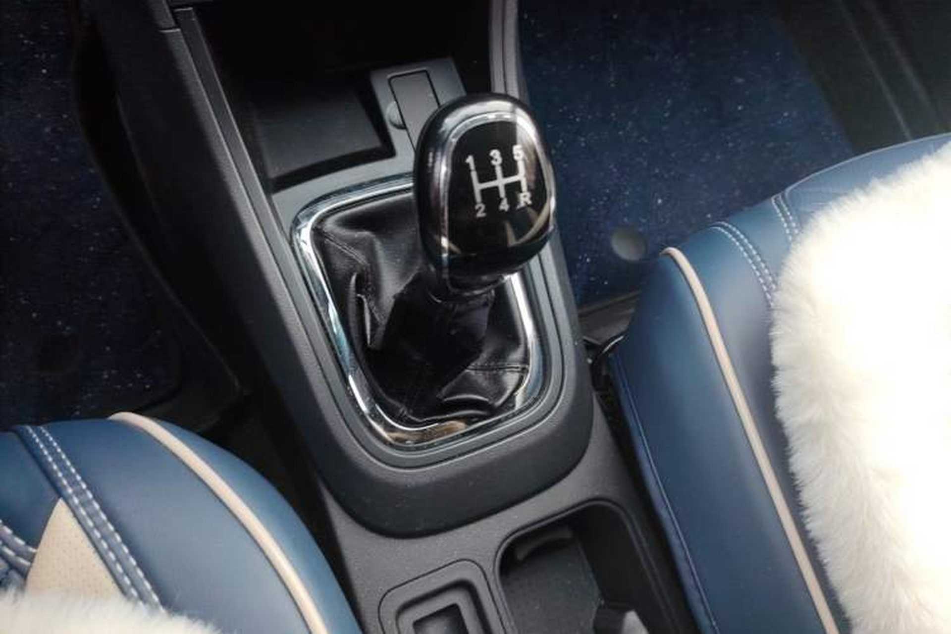 Used Cowin E3 2018 1.5L Manual Luxury Model Gear Lever
