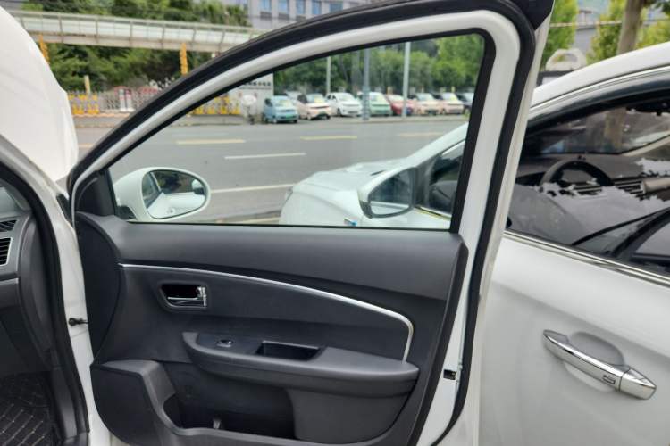 Used Cowin E3 2018 1.5L Automatic Luxury Version Interior 5