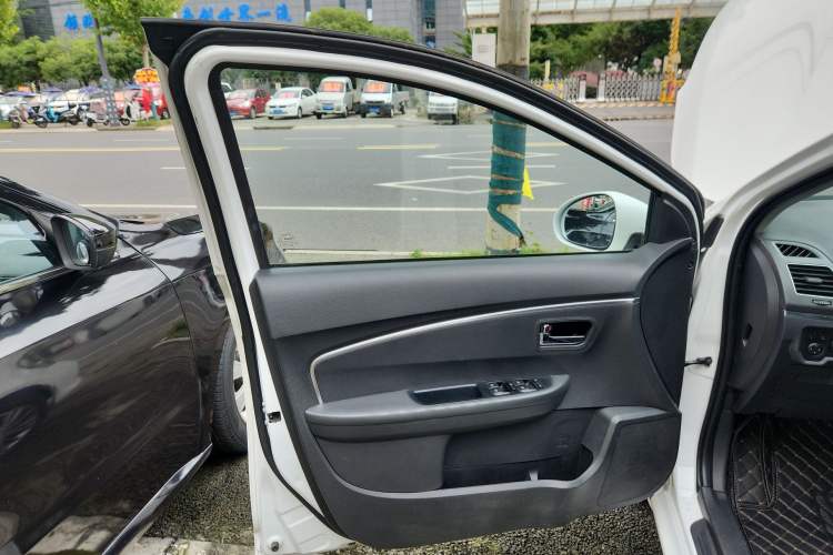 Used Cowin E3 2018 1.5L Automatic Luxury Version Interior 7