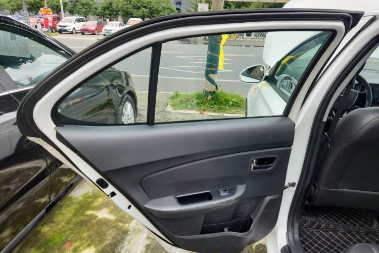 Used Cowin E3 2018 1.5L Automatic Luxury Version Interior 8