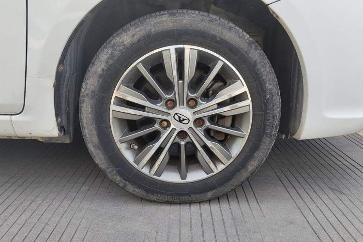 Used Cowin E3 2018 1.5L Automatic Luxury Version Right Front Wheel Hub