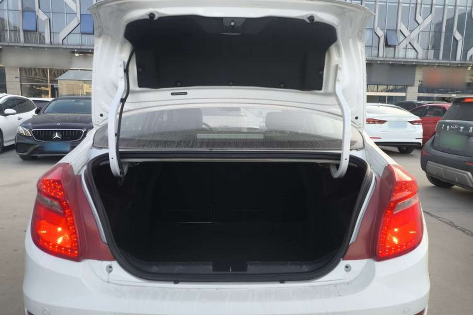 Used Cowin E3 2018 1.5L Automatic Luxury Version Trunk