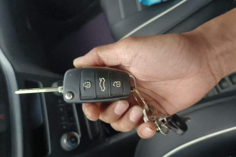 Used Cowin E3 2018 1.5L Manual Luxury Model Vehicle Key