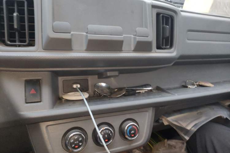 Used Cowin Kaiyi Jiangtun E5 2025 Model Economy Edition—36.8kWh 6-seater Audio And AC Panel