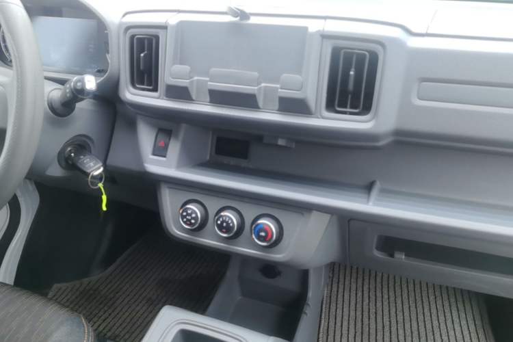 Used Cowin Kaiyi Jiangtun E5 2025 Model Economy Edition—36.8kWh 6-seater Audio And AC Panel