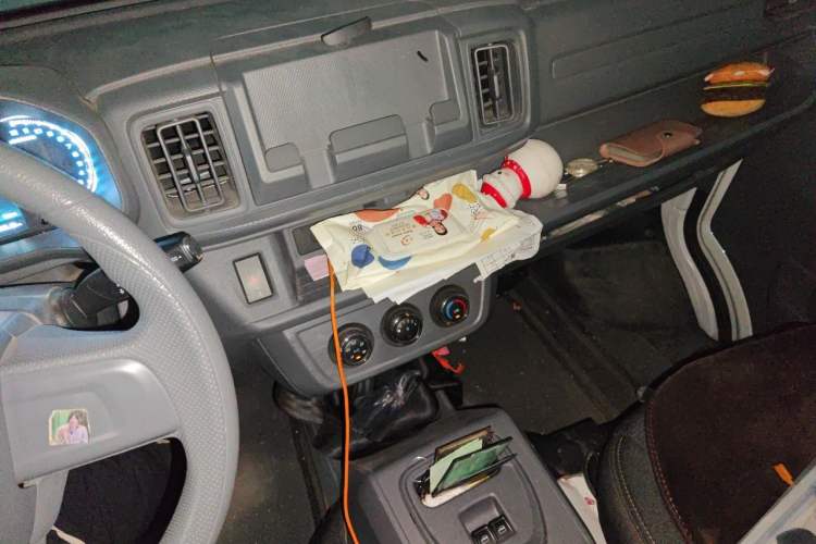 Used Cowin Kaiyi Jiangtun E5 2025 Model Economy Edition—36.8kWh 6-seater Audio And AC Panel