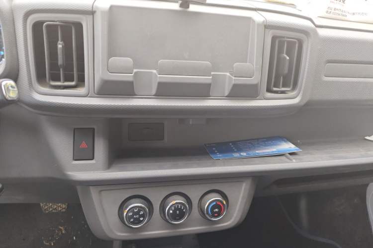 Used Cowin Kaiyi Jiangtun E5 2025 Model Economy Edition—36.8kWh 6-seater Audio And AC Panel