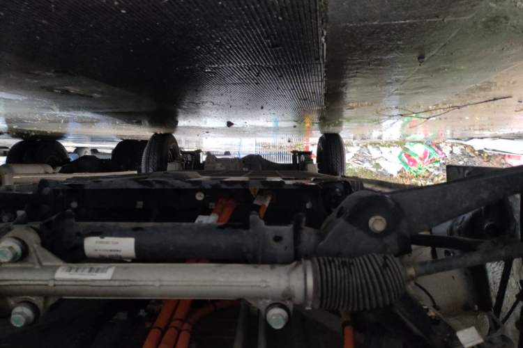 Used Cowin Kaiyi Jiangtun E5 2025 Model Economy Edition—36.8kWh 6-seater Chassis Front