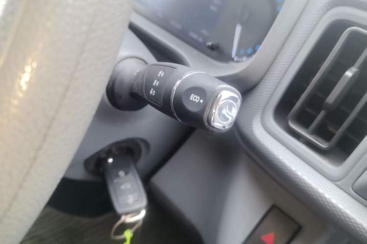 Used Cowin Kaiyi Jiangtun E5 2025 Model Economy Edition—36.8kWh 6-seater Gear Lever