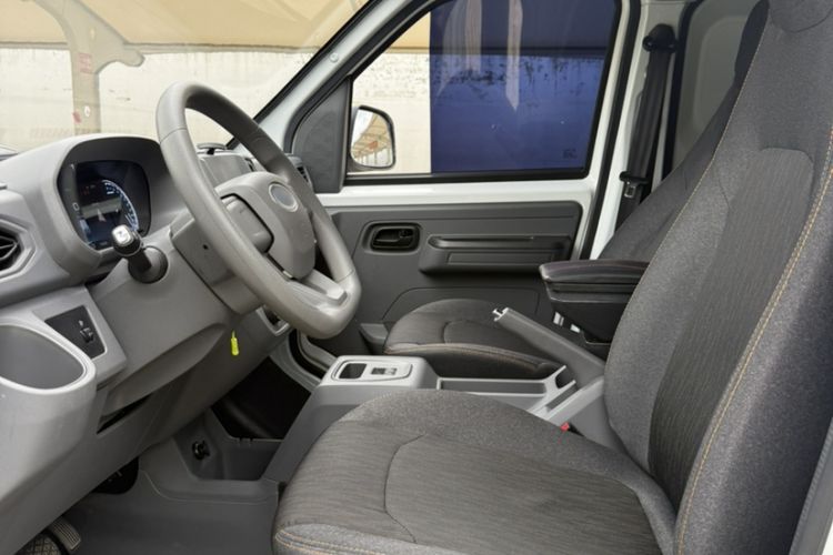 Used Cowin Kaiyi Jiangtun E5 2025 Model Economy Edition—36.8kWh 6-seater Interior 2