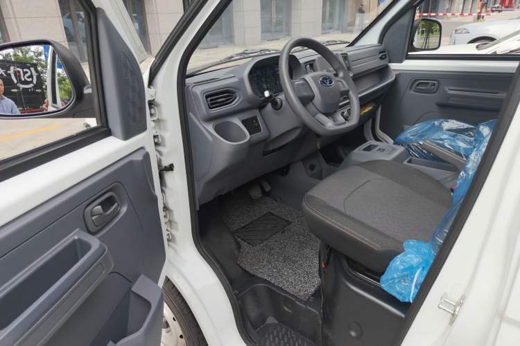 Used Cowin Kaiyi Jiangtun E5 2025 Model Economy Edition—36.8kWh 6-seater Interior 3