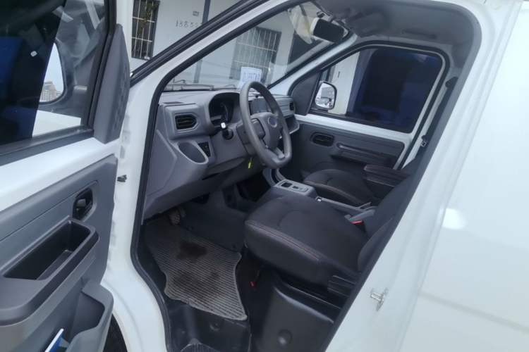 Used Cowin Kaiyi Jiangtun E5 2025 Model Economy Edition—36.8kWh 6-seater Left Front Seat