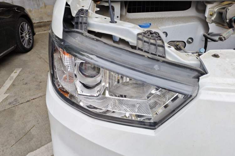 Used Cowin Kaiyi Jiangtun E5 2025 Model Economy Edition—36.8kWh 6-seater Right Front Headlight