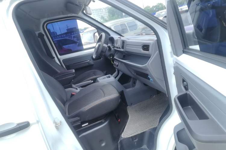 Used Cowin Kaiyi Jiangtun E5 2025 Model Economy Edition—36.8kWh 6-seater Right Front Seat