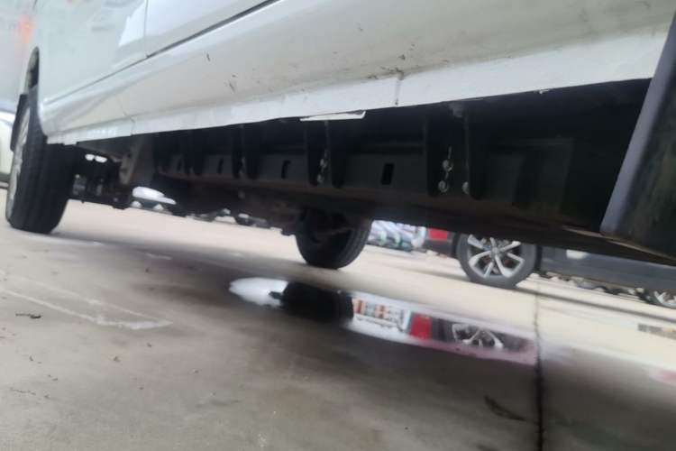 Used Cowin Kaiyi Jiangtun E5 2025 Model Economy Edition—36.8kWh 6-seater Right Side Sill