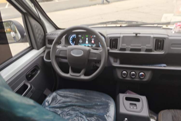 Used Cowin Kaiyi Jiangtun E5 2025 Model Economy Edition—36.8kWh 6-seater Steering Wheel