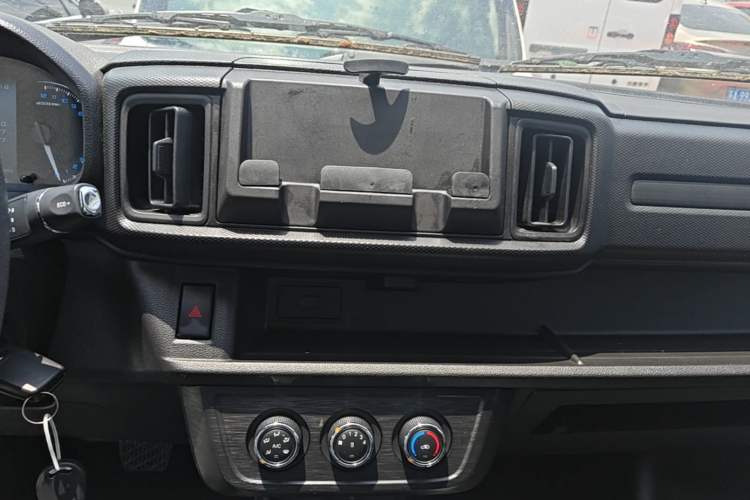 Used Cowin Kaiyi Jiangtun E7 2025 Model—Economy Version, 50.38 kWh, 6-seater Audio And AC Panel