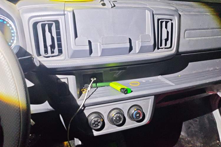 Used Cowin Kaiyi Jiangtun E7 2025 Model—Economy Version, 50.38 kWh, 6-seater Audio And AC Panel