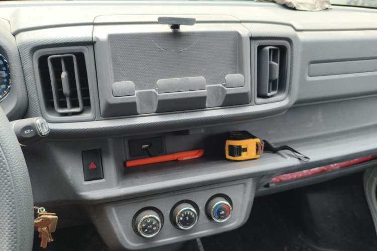 Used Cowin Kaiyi Jiangtun E7 2025 Model—Entrepreneur Version, 41.86 kWh, 6-seater Audio And AC Panel