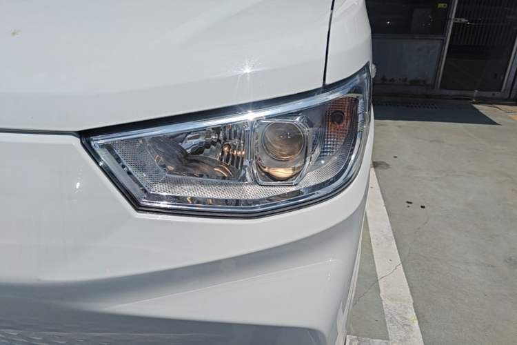 Used Cowin Kaiyi Jiangtun E7 2025 Model—Economy Version, 50.38 kWh, 6-seater Left Front Headlight